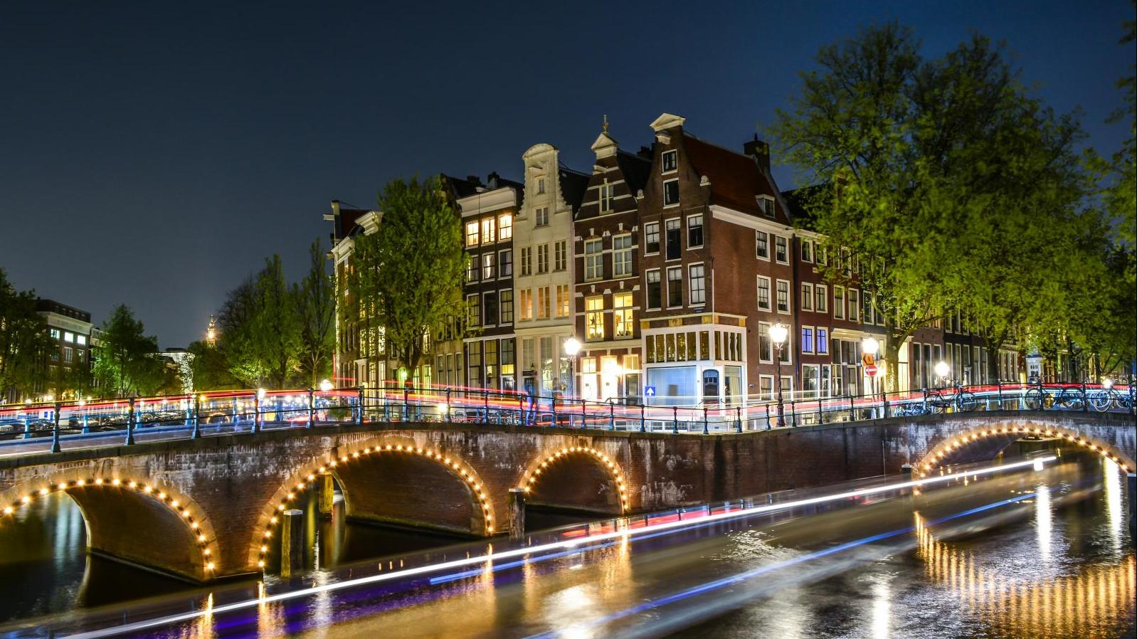 Amsterdam by Night - Amsterdam House Hotel